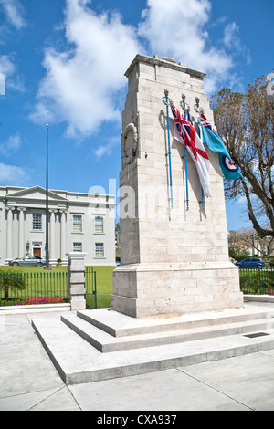 Il cenotafio nella parte anteriore del mobiletto edifici di Hamilton, Bermuda. Foto Stock