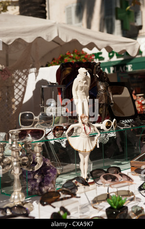 Immagine dettagliata del mercato vintage stallo in Francia Foto Stock