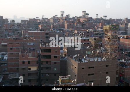 Il Cairo il più grande insediamento di immondizia persone è di Moqattam village soprannominato come 'Garbage citta',' in questa immagine :una panoramica Foto Stock