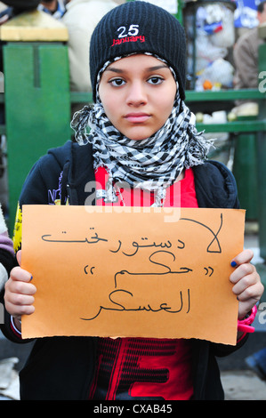 Donna egiziana protesta 25 gennaio 2012, primo anniversario della rivoluzione egiziana piazza Tahrir Cairo Foto Stock