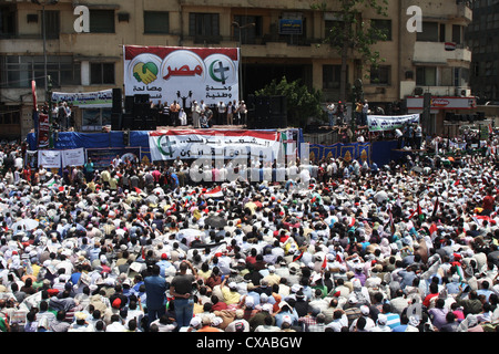 Continuare la protesta in piazza Tahrir al Cairo,, mesi dopo il rovesciamento di Hosni Mubarak. Foto Stock