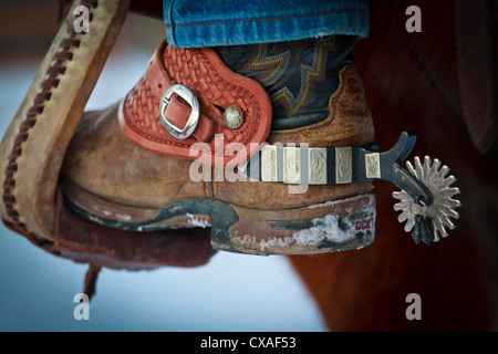 Boot con propaggini della staffa sul ranch nel Wyoming orientale Foto Stock