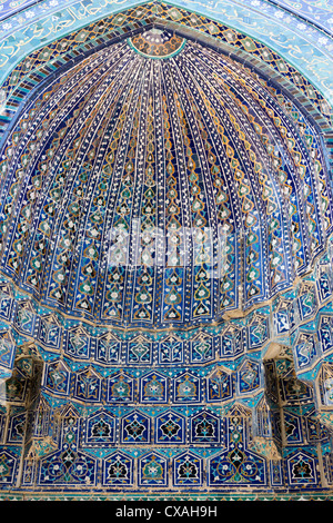 Dettaglio della volta di ingresso, Shirin Bika Mausoleo Agha, Shah-i Zinda necropoli, Samarcanda, Uzbekistan Foto Stock