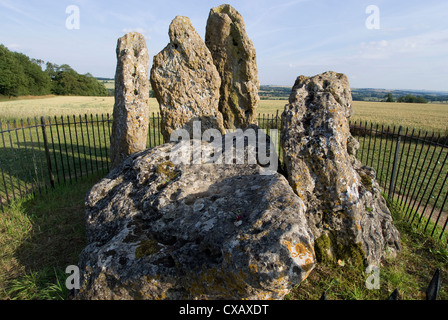 Il re' uomini del Neolitico standing stone circle, risalenti al periodo intorno al 2500 A.C. sull'Oxfordshire Warwickshire confine Foto Stock