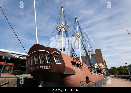 Dock di tabacco un grado che ho elencato magazzino a Wapping, Docklands di Londra, Regno Unito. Foto Stock