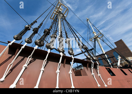 Dock di tabacco un grado che ho elencato magazzino a Wapping, Docklands di Londra, Regno Unito. Foto Stock
