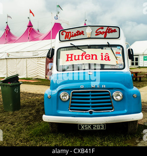 Un gelato van vendere 'hufen ia' all'Eisteddfod nazionale del Galles 2012 Foto Stock