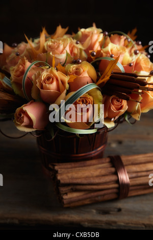 Peach Rose cadono Floreale Foto Stock