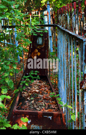 Il vecchio cimitero di ortodossi in Luhansk, Ucraina Foto Stock