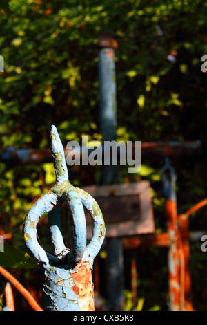 Il vecchio cimitero di ortodossi in Luhansk, Ucraina Foto Stock