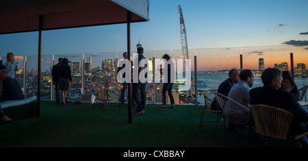 New York, NY, STATI UNITI D'AMERICA, Panoramiche notturne, Cityscapes dalla parte superiore dello Standard Hotel Bar Terrazza sul tetto, Meatpacking District, Manhattan Foto Stock