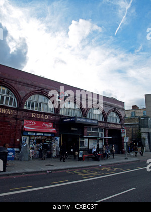 Esterno di Holloway Road Station, Holloway, London, England, Regno Unito Foto Stock