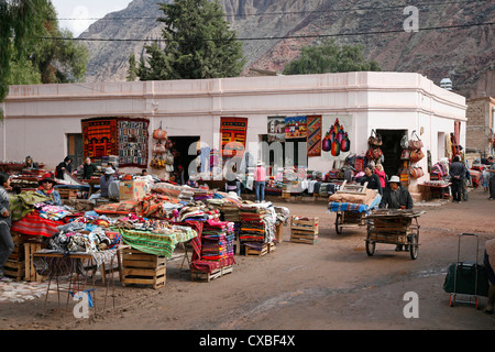 Mercato in Purmamarca, Quebrada de Humahuaca, provincia di Jujuy, Argentina. Foto Stock