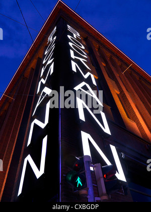 Stockmanns department store cartello luminoso al crepuscolo Helsinki Finlandia Foto Stock