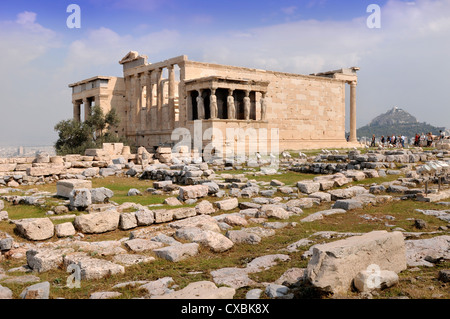 L'Eretteo tempio con il Portico delle Cariatidi sull'Acropoli di Atene, Grecia Foto Stock