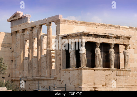 L'Eretteo tempio con il Portico delle Cariatidi sull'Acropoli di Atene, Grecia Foto Stock