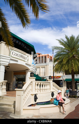 Cocowalk shopping mall in Coconut Grove, Miami, Florida, Stati Uniti d'America, America del Nord Foto Stock
