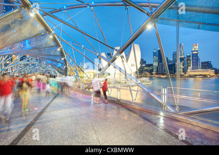 Il ponte di elica e Marina Bay Sands, Marina Bay, Singapore, Sud-est asiatico, in Asia Foto Stock