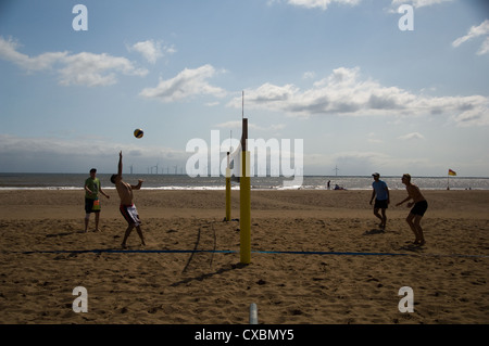 Pallavolo sulla spiaggia di Skegness Foto Stock