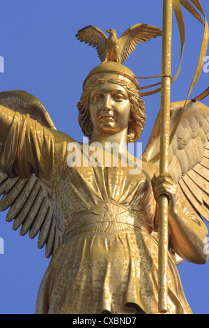 Berlino, Siegesgoettin Victoria sulla colonna della vittoria Foto Stock