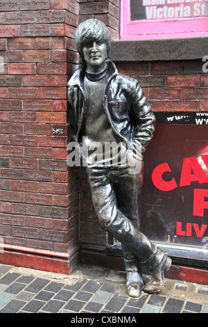 John Lennon scultura, Mathew Street, Liverpool, Merseyside England, Regno Unito, Europa Foto Stock