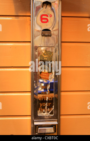 Vintage sigaretta macchina distributrice Foto Stock