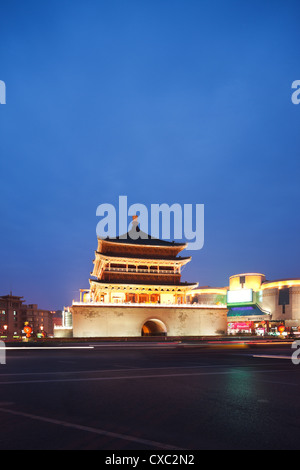 Nessuno，vecchia città，，Cityscape，notte，all'aperto，lampada，destinazioni di viaggio，parete，antica，luminose，travel，sky，Pavilion torre，，Neon， Foto Stock