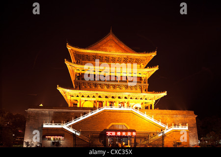 Nessuno，vecchia città，，Cityscape，notte，all'aperto，lampada，destinazioni di viaggio，parete，antica，luminose，travel，sky，Pavilion torre，，Neon， Foto Stock