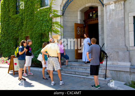 Gli ospiti ricevono un orientamento briefing al genere letterario & storica società del Quebec Quebec City, in Canada Foto Stock