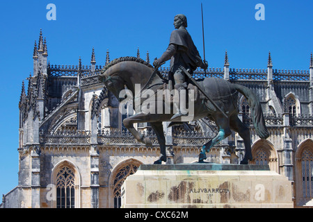 Statua di Nuno Alvares Pereira, Santa Maria da Vitoria Monastero, Sito Patrimonio Mondiale dell'UNESCO, Batalha, Portogallo, Europa Foto Stock