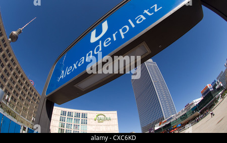 La metropolitana di Berlino segno ad Alexanderplatz Foto Stock