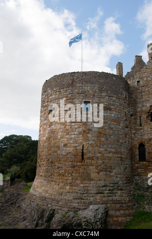 Il tenere o mastio, costituisce la parte sud-ovest di Dirleton Castle, una fortezza medievale in East Lothian. Foto Stock