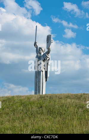 Patria statua (Rodina mat), Kiev, Ucraina, Europa Foto Stock