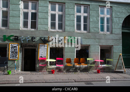 Cafe lungo Larsbjornsstraede street Quartiere Latino quartiere centrale di Copenhagen DANIMARCA Europa Foto Stock