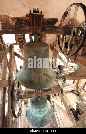 Le campane in il campanile di Santa Anastasia cattedrale, Zadar, Croazia. Foto Stock