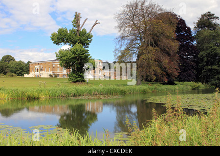 Abbazia di Waverley House vicino a Farnham, Surrey, sul fiume Wey. Foto Stock