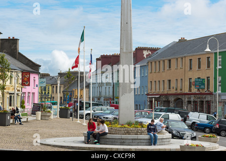 Centro città di Clifden, Connemara, nella contea di Galway, Repubblica di Irlanda, Europa. Foto Stock