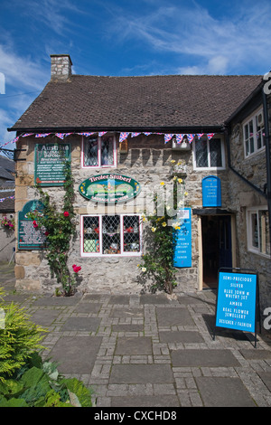 Il Tiroler Stuberl Austrian coffee shop e un importatore di salsiccia, Bakewell Foto Stock