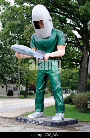 Il Gemini statua gigante, o silenziatore uomo, sul percorso 66 Wilmington Illinois Foto Stock