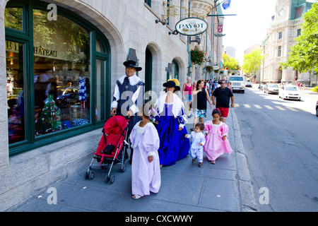 Famiglia nel XVII secolo francese canadese costume, Nuova Francia Festival, Québec, Canada Foto Stock