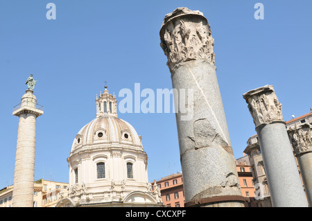 Architettura del celebre Colonna di Traiano a Roma, Italia Foto Stock