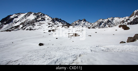 Alta altitudine lago ghiacciato in Himalaya, Gosaikunda, Nepal Foto Stock