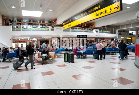 L' aeroporto di gatwick north terminal partenze, Londra, Inghilterra Foto Stock