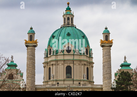 Cupola della Karlskirche (St. Carlo, la Chiesa), Vienna, Austria Foto Stock