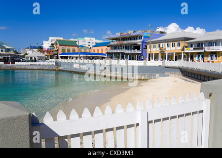 Memorizza su Harbor Drive, George Town, Grand Cayman, Isole Cayman, Antille Maggiori, West Indies, dei Caraibi e America centrale Foto Stock