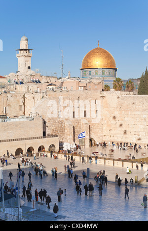 Quartiere ebraico della parete occidentale Plaza e la Cupola della Roccia sopra, Città Vecchia, sito Patrimonio Mondiale dell'UNESCO, Gerusalemme, Israele Foto Stock