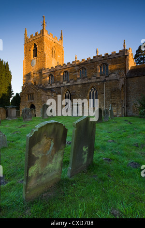 Tutti i Santi " chiesa nel villaggio di Tealby nel Lincolnshire Wolds Area di straordinaria bellezza naturale Foto Stock