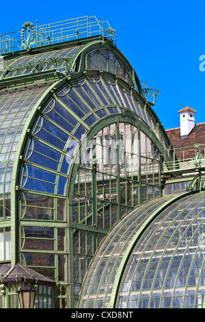 Dettagli architettonici di Palmenhaus e Palazzo di Hofburg di Vienna Foto Stock