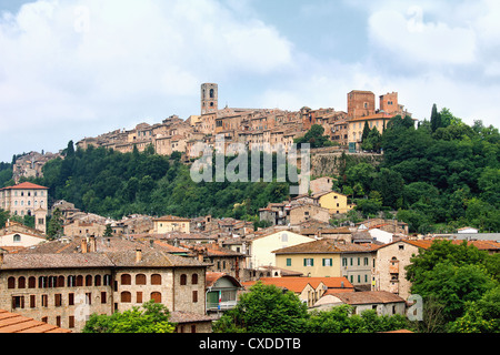 Uno sguardo al centro storico della città toscana di Colle di Val d'Elsa Foto Stock