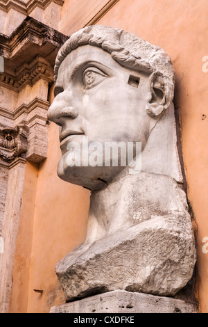 Testa di marmo dell'Imperatore Costantino II, Flavio Claudio Constantinus, Museo Capitolino, Roma, Italia Foto Stock